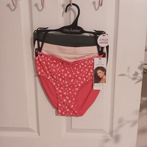 Daisy Fuentes Hipster Panties 3-Pack - Coral, Light Pink, Dark Green. NWT. Small